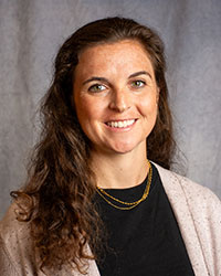 Caitlin Bucksbaum has long brown hair smiling